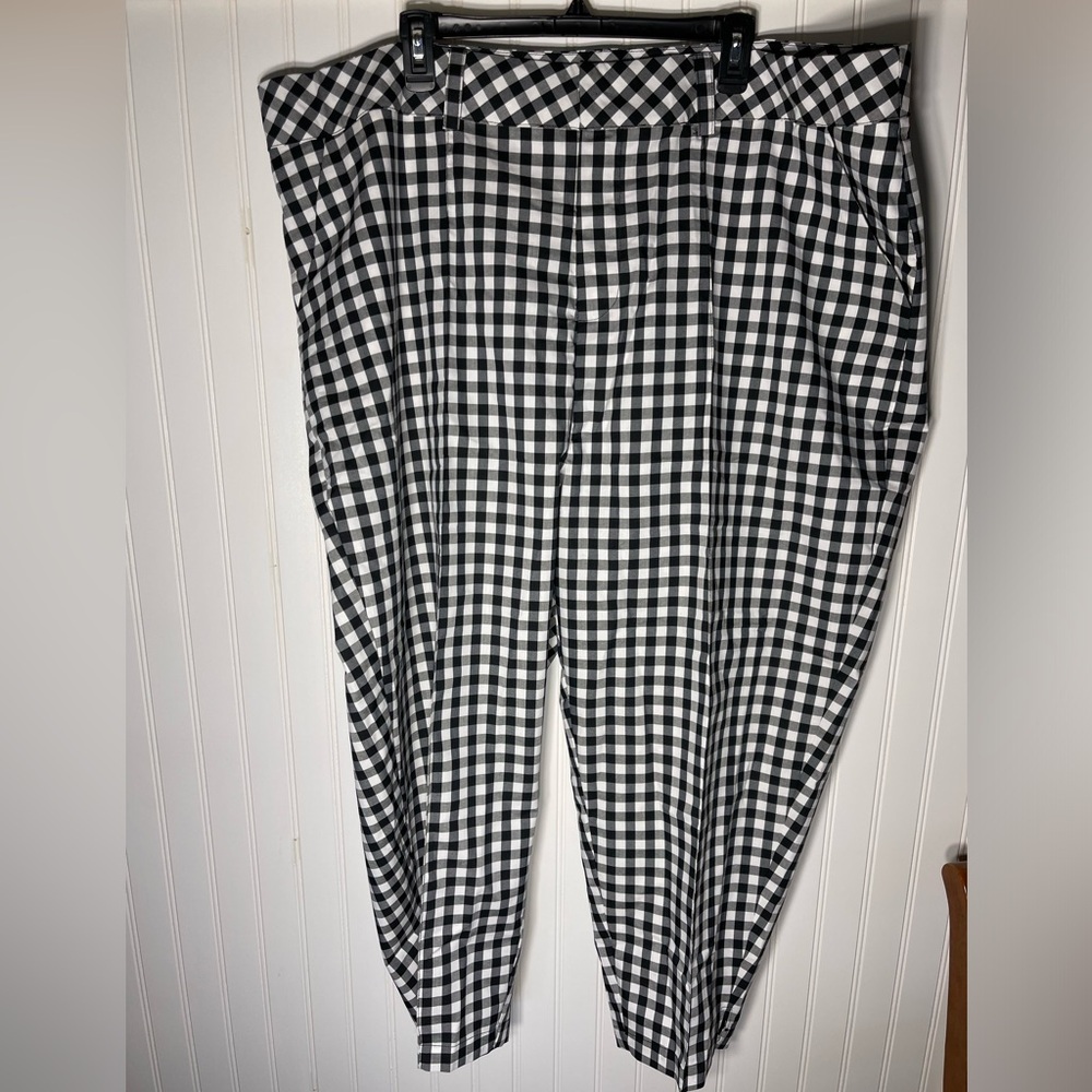 Soncy Checkerd Pants Vanity size 4. See Soncy size Chart in pics